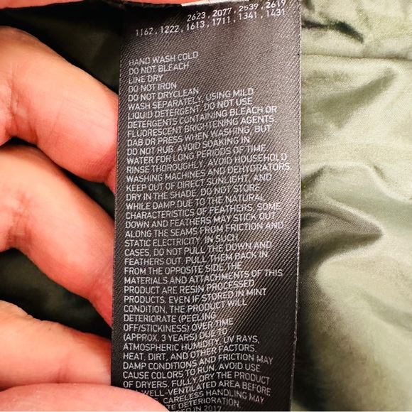 Uniqlo Seamless Down Parka - Picture 6 of 7